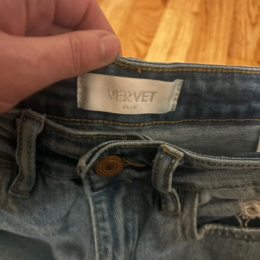 Vervet Distressed Blue Jeans - Picture 3 of 3